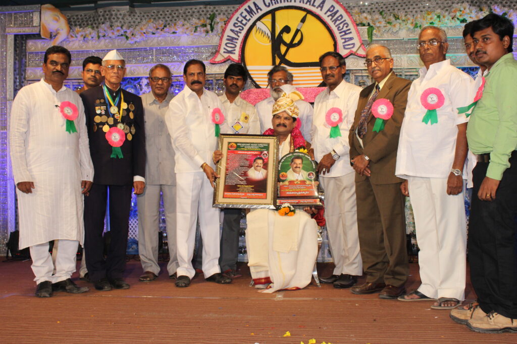 Raj Kumar Wadiyar Receiving Awards